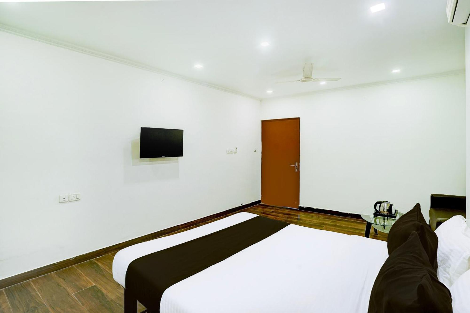 Super Townhouse Girdhar Marg Formerly Srida * Jaipur