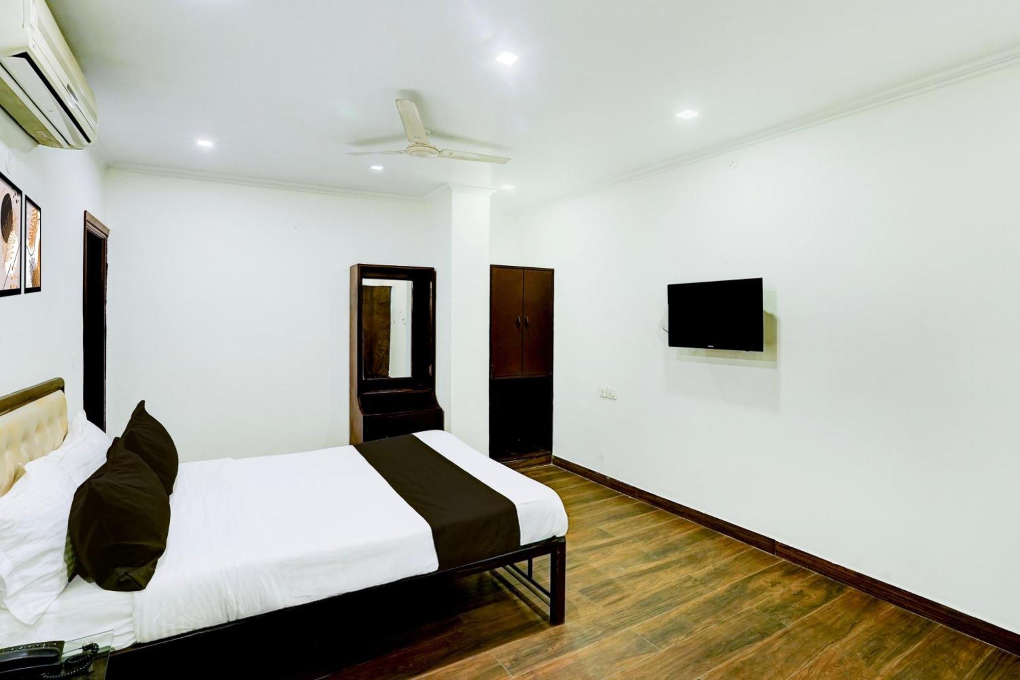 Super Townhouse Girdhar Marg Formerly Srida * Jaipur