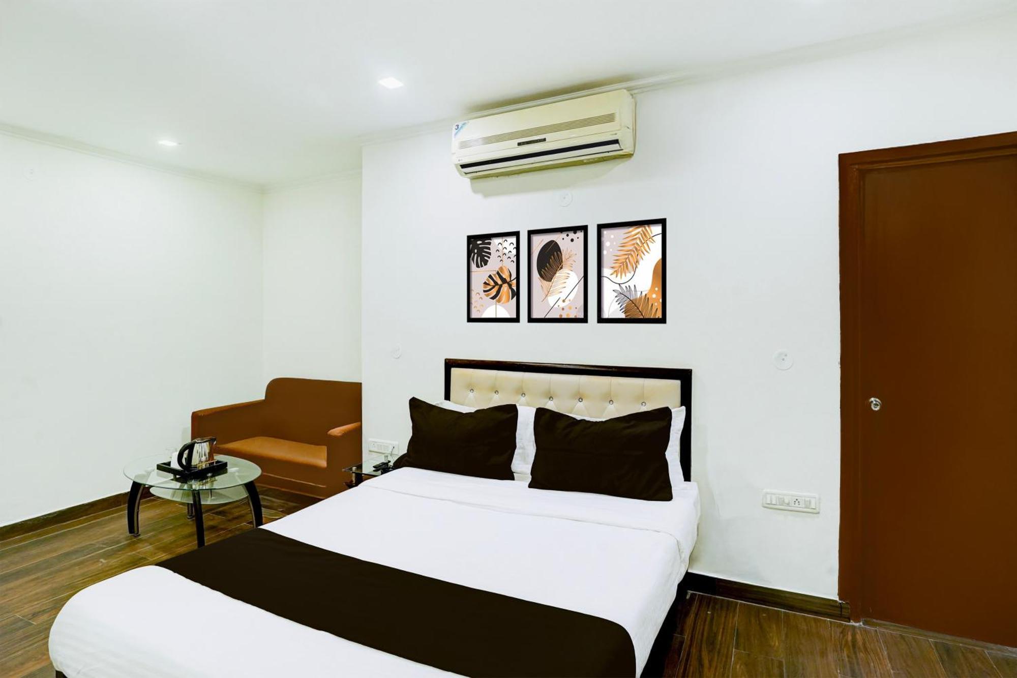 Super Townhouse Girdhar Marg Formerly Srida * Jaipur