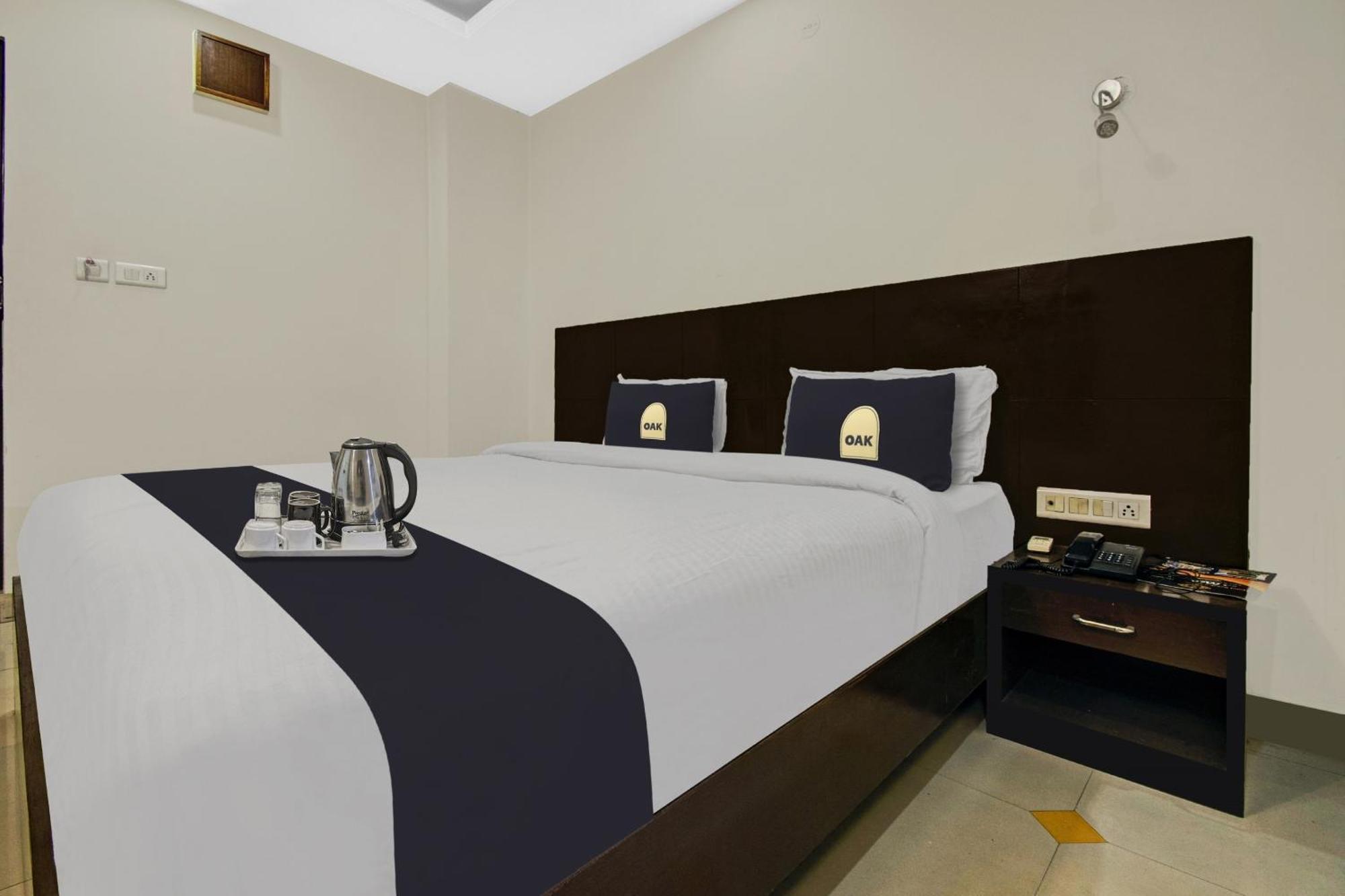 Super Townhouse Oak Heritage Heights Hotel