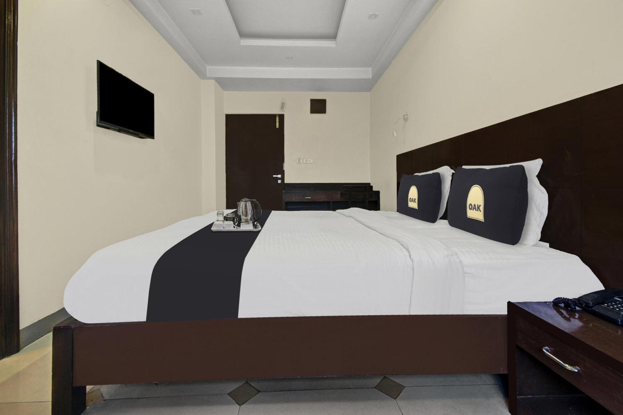 Super Townhouse Oak Heritage Heights Hotel *