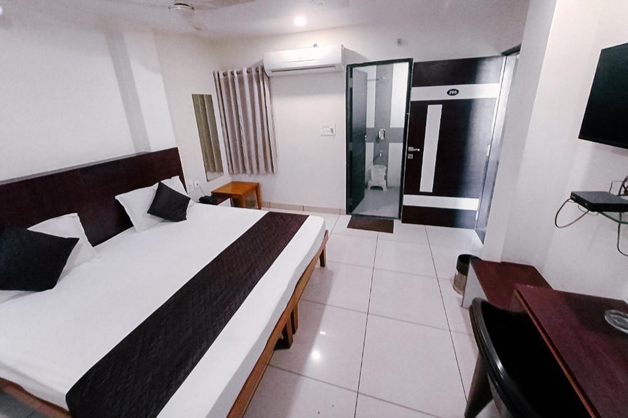 Hotel Rashika Palace Near Sindhi Camp Bus Stand,
