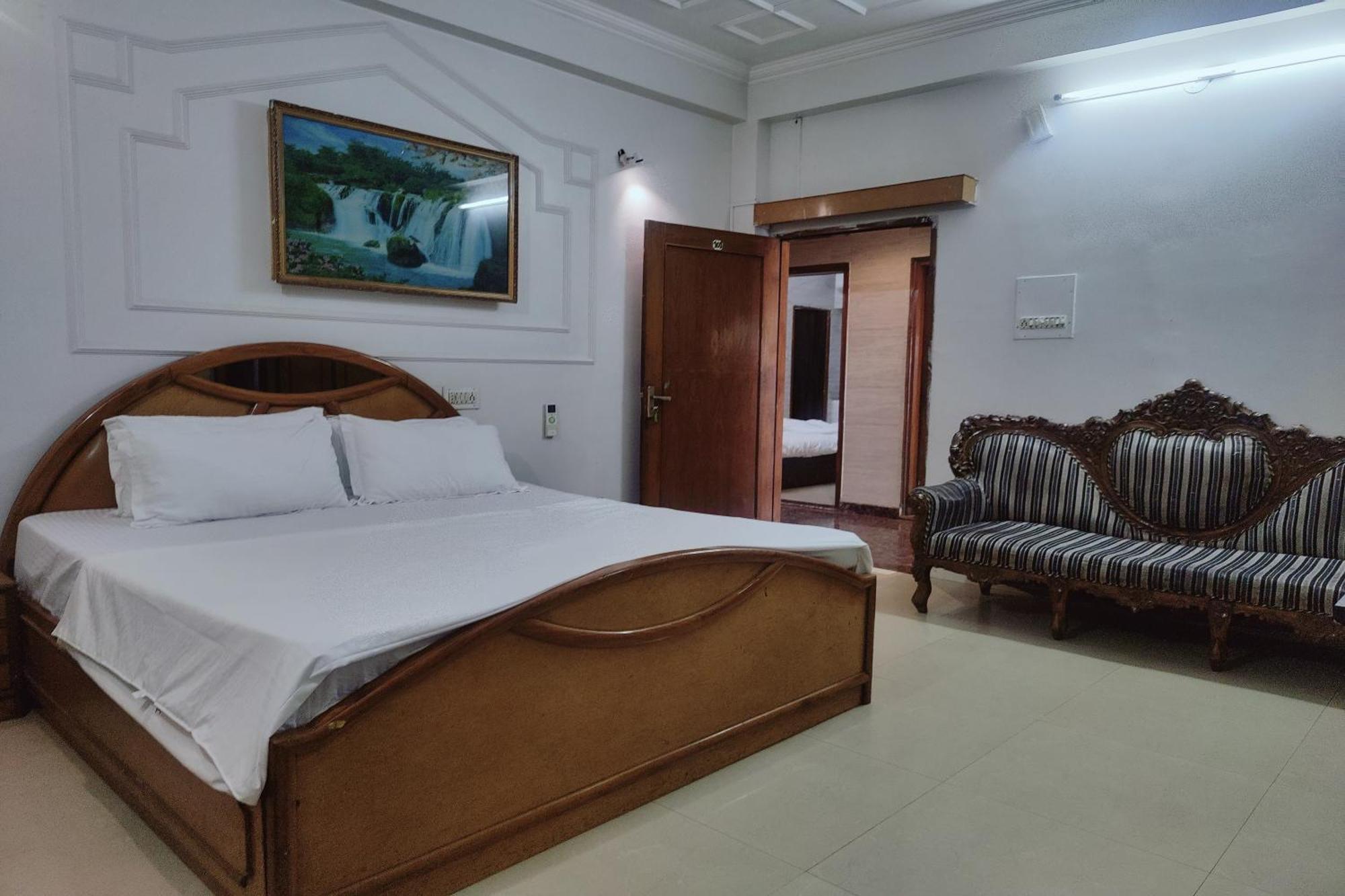 Purohit Sindhi Camp Hotel