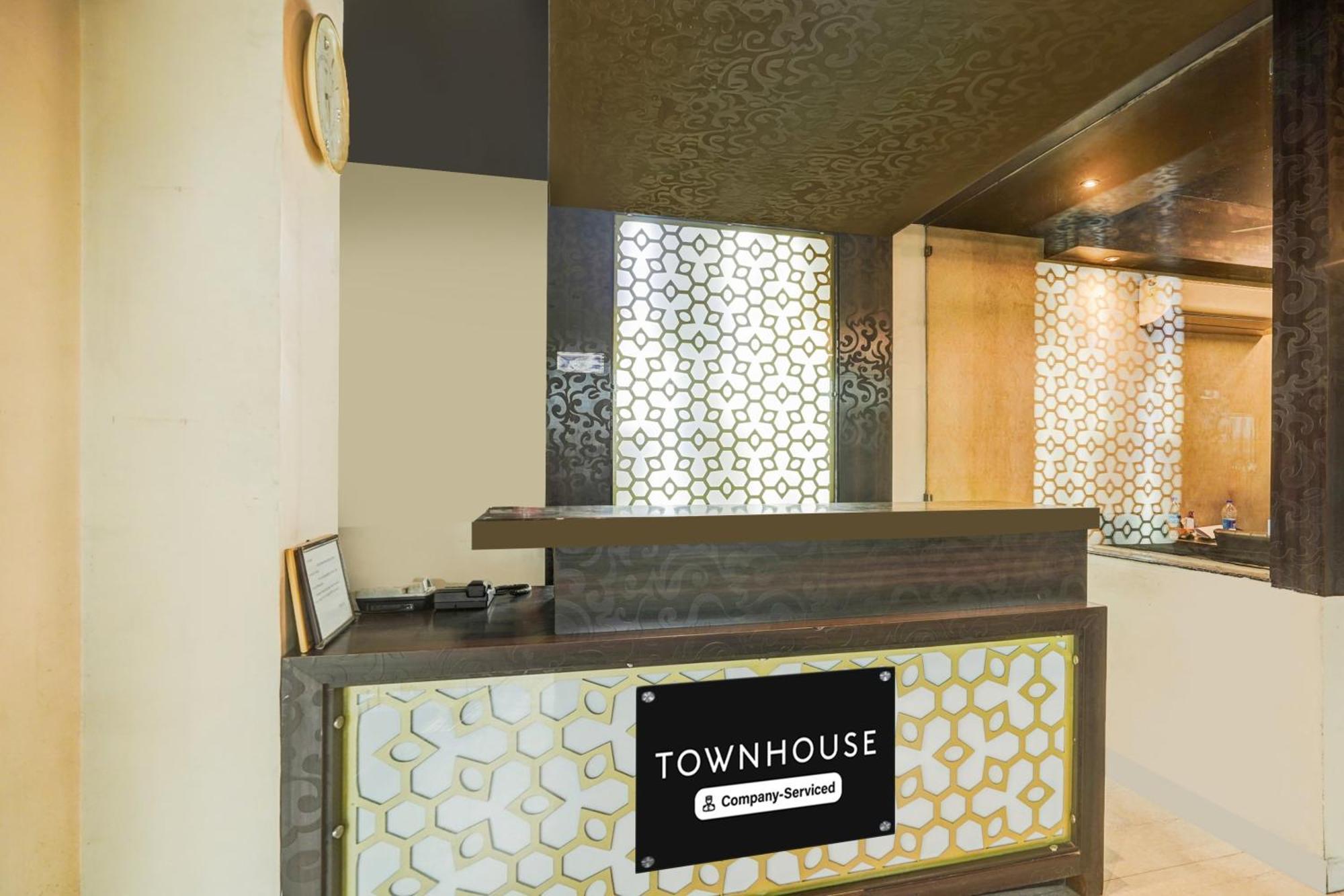 Super Townhouse Sikar Road Formerly Aroma