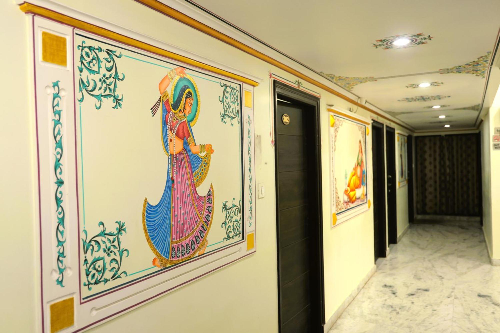 Hotel Pulse Inn- Near Train Station