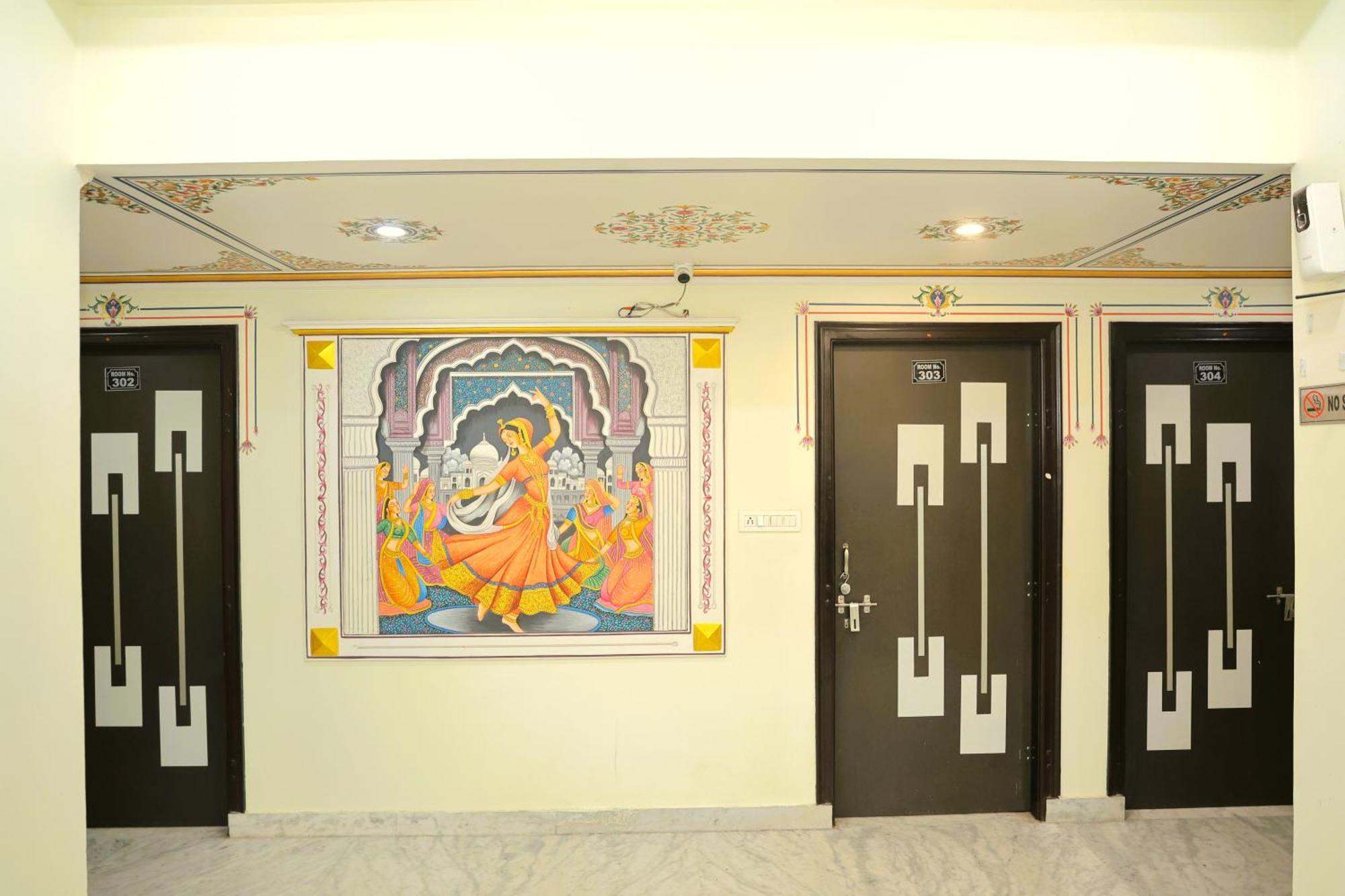 Hotel Pulse Inn- Near Train Station 3*