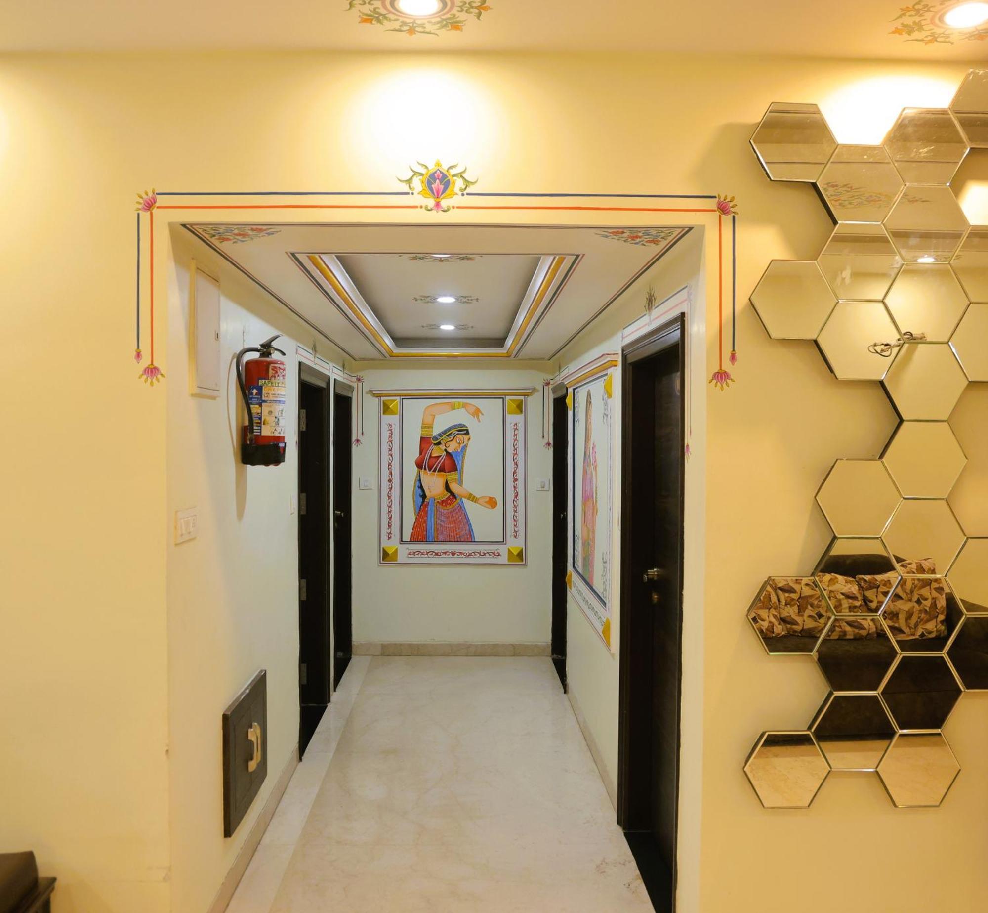 Hotel Pulse Inn- Near Train Station