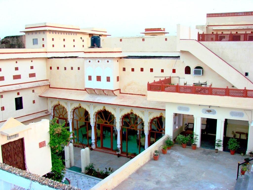 Karnot Mahal Hotel 3*