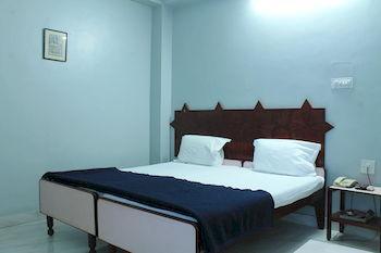 Jaisingh Palace 3*