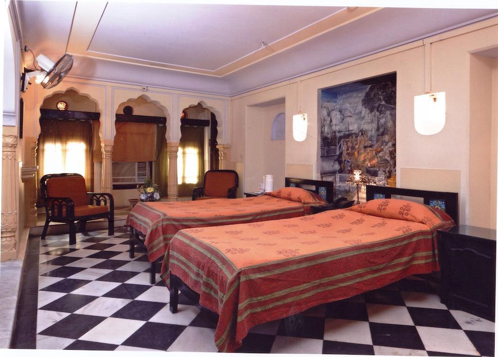 Hotel Karnot Mahal