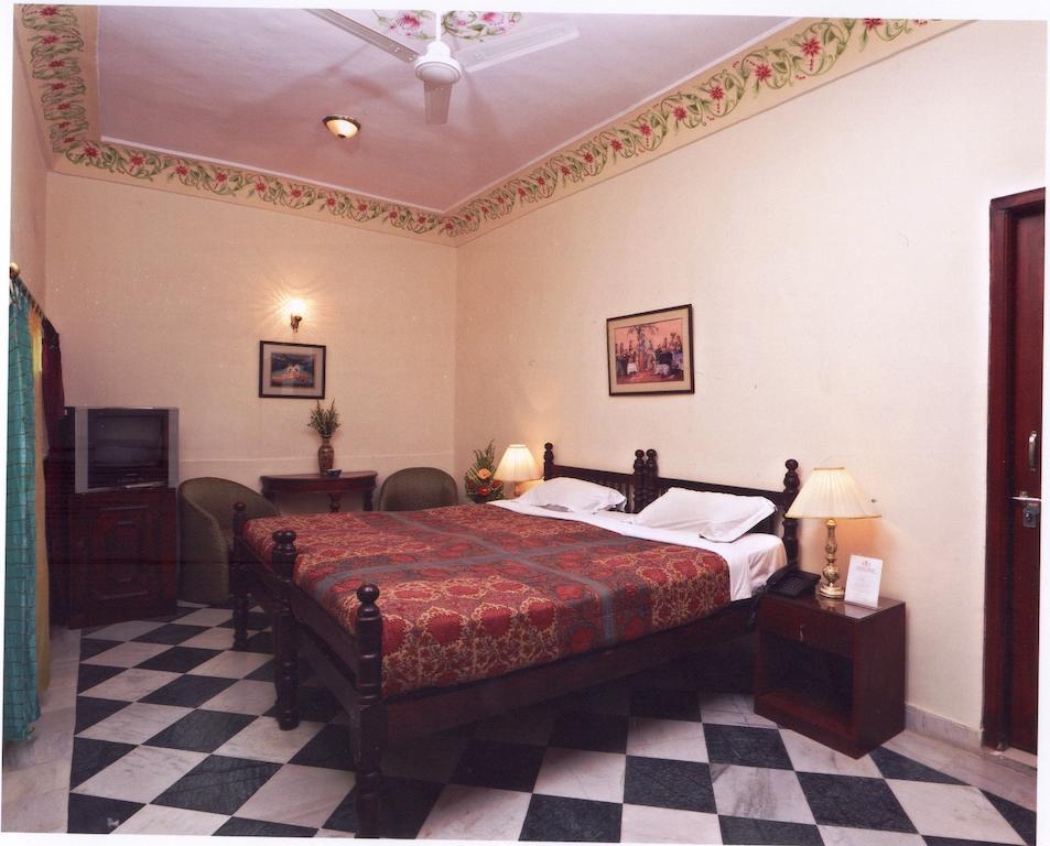 Hotel Karnot Mahal 3*