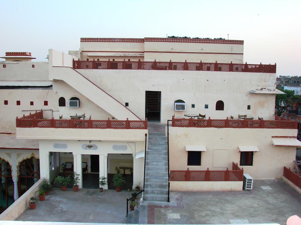 Karnot Mahal