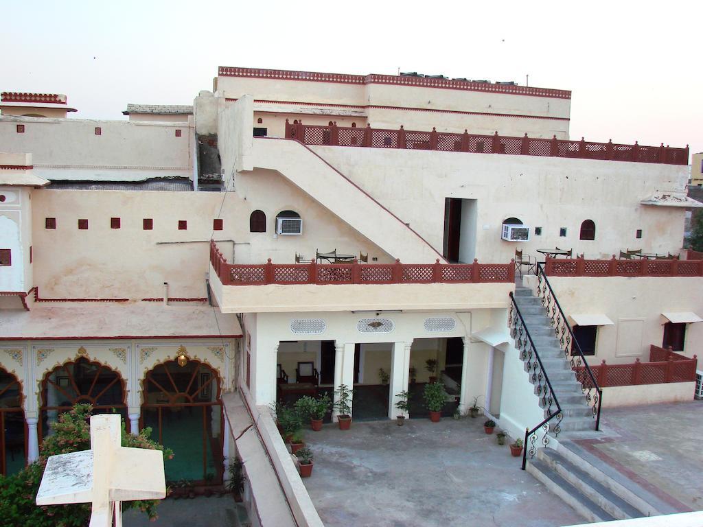 Hotel Karnot Mahal 3*