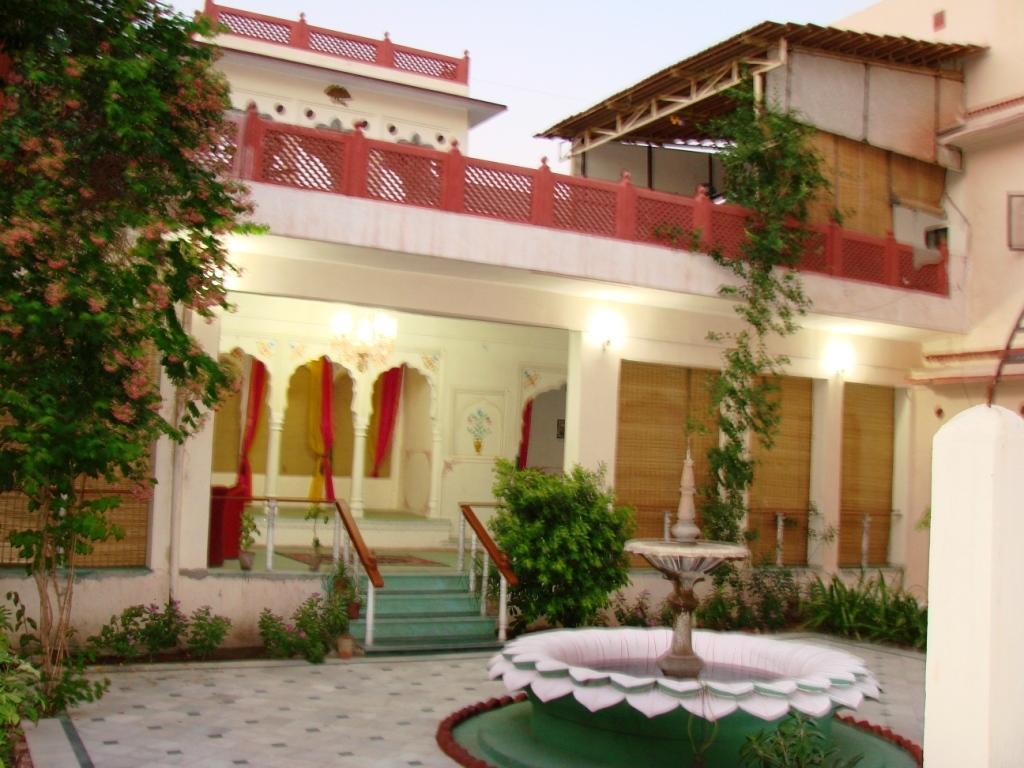 Hotel Karnot Mahal 3*
