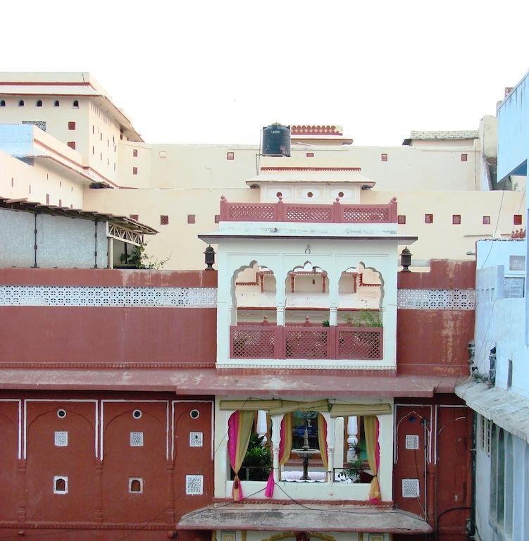 Karnot Mahal Hotel 3*