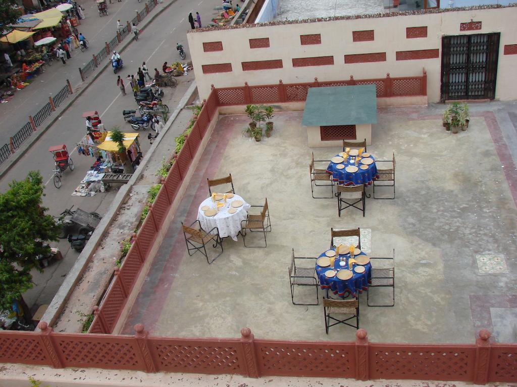 Hotel Karnot Mahal