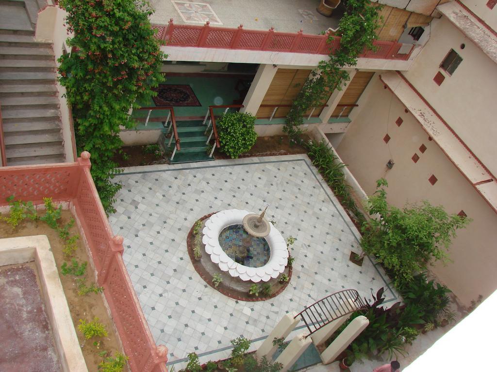 Karnot Mahal 3*