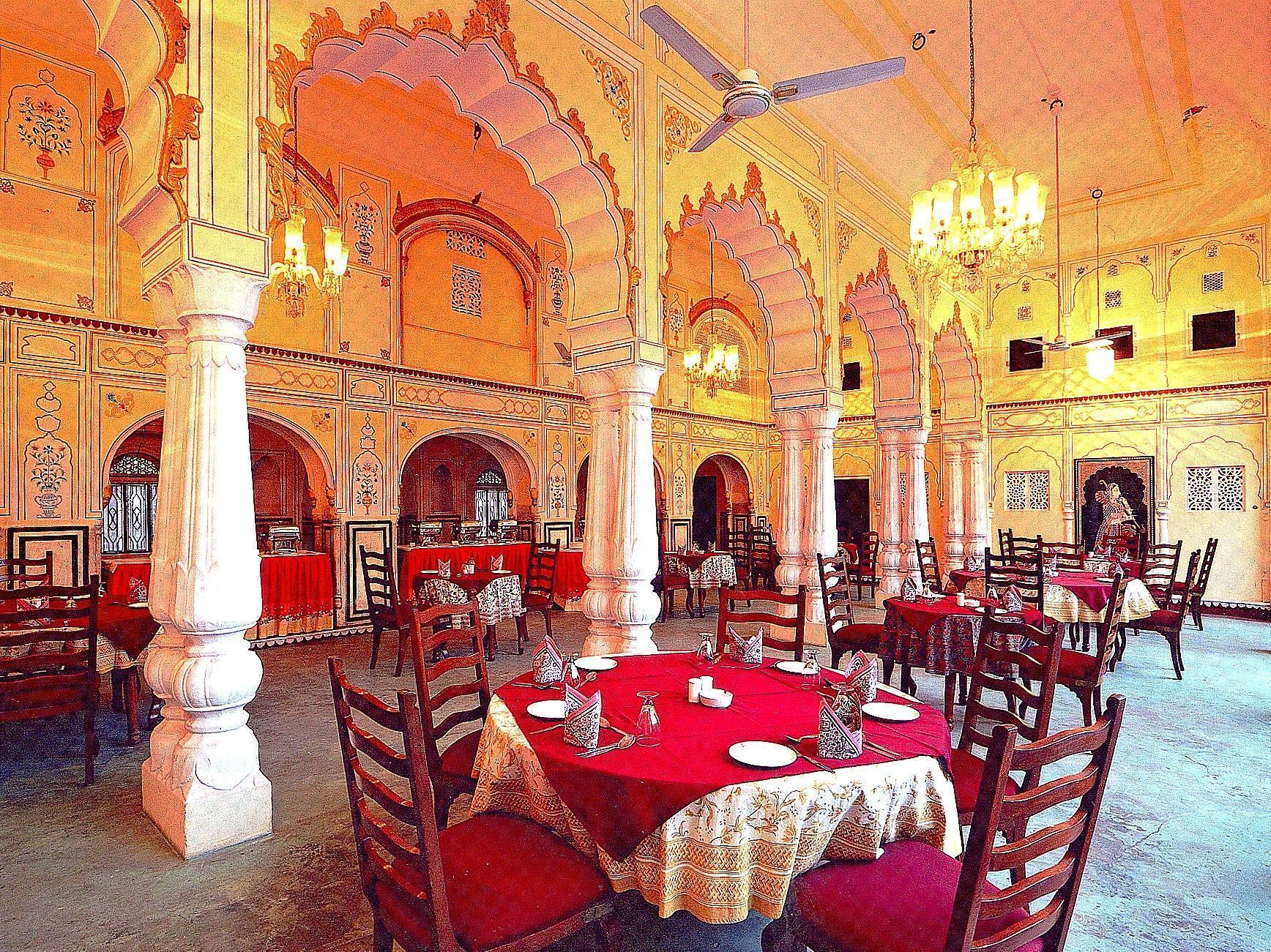 Hotel Karnot Mahal 3*