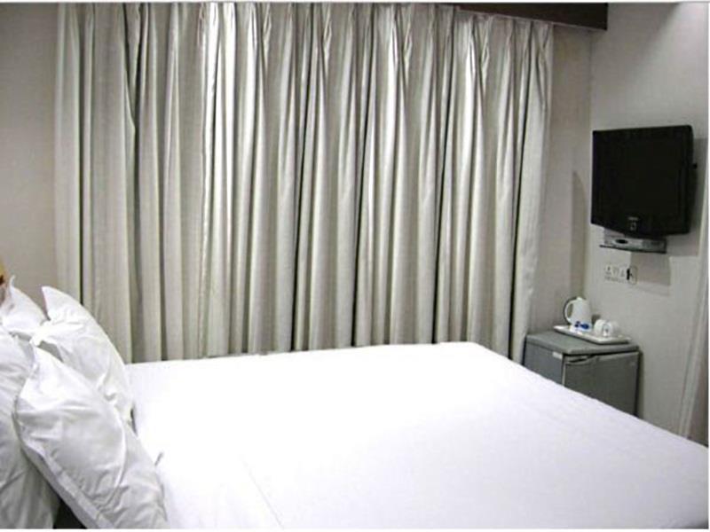 Indiana Pride Hotel 3*