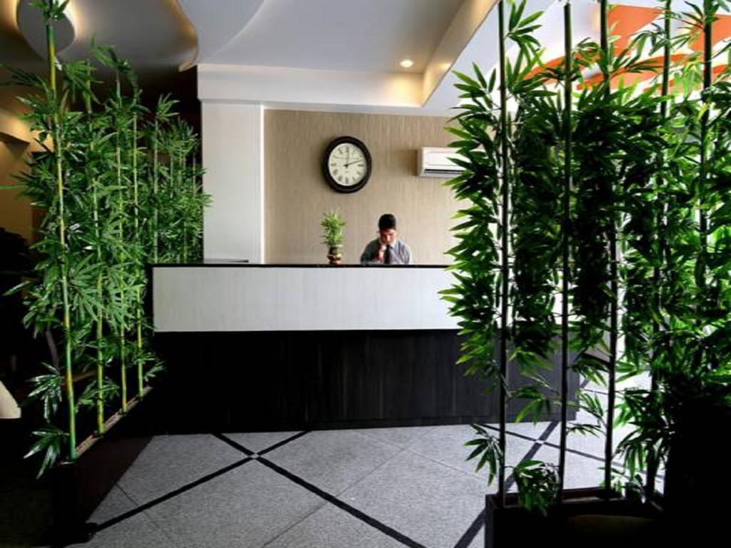 Harsh Paradise Hotel 3*