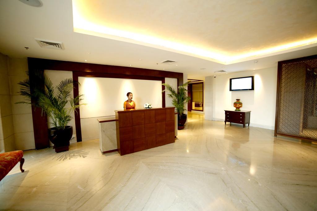 Hotel The Lalit Traveller- Airport