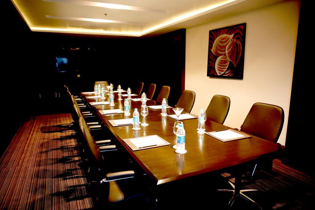 Hotel The Lalit Traveller- Airport Jaipur
