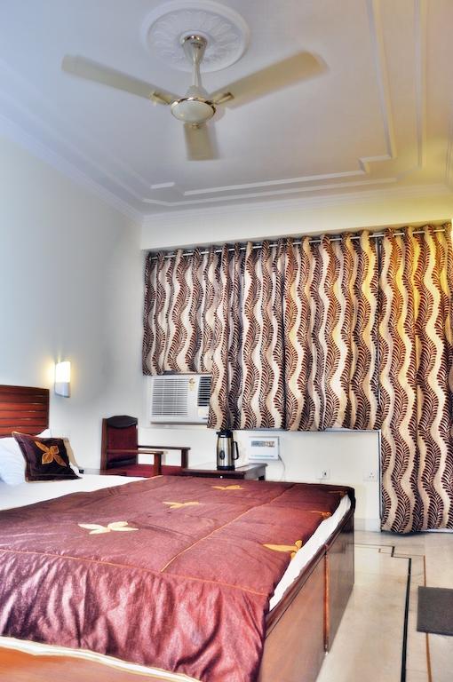 Hotel Siddhi Vinayak Station Road 3*