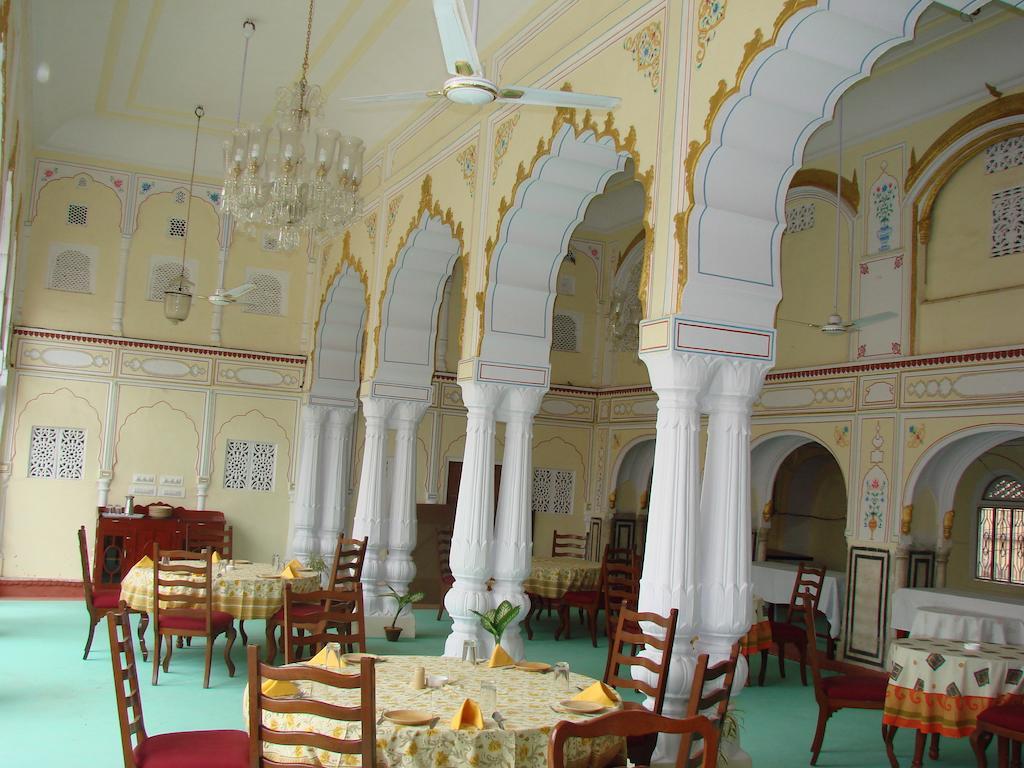 Hotel Karnot Mahal 3*