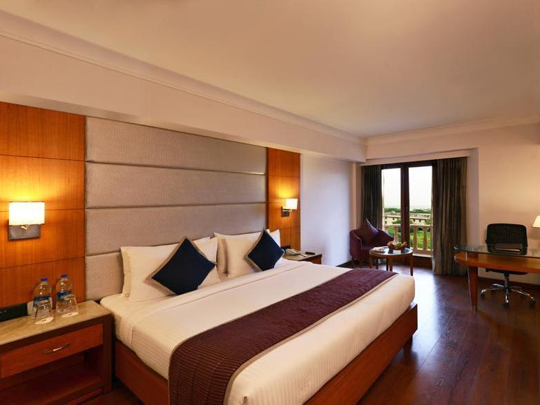 Lords Plaza Hotel
