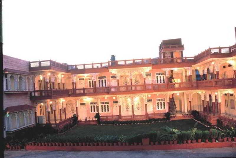 Darbar Hotel 3*