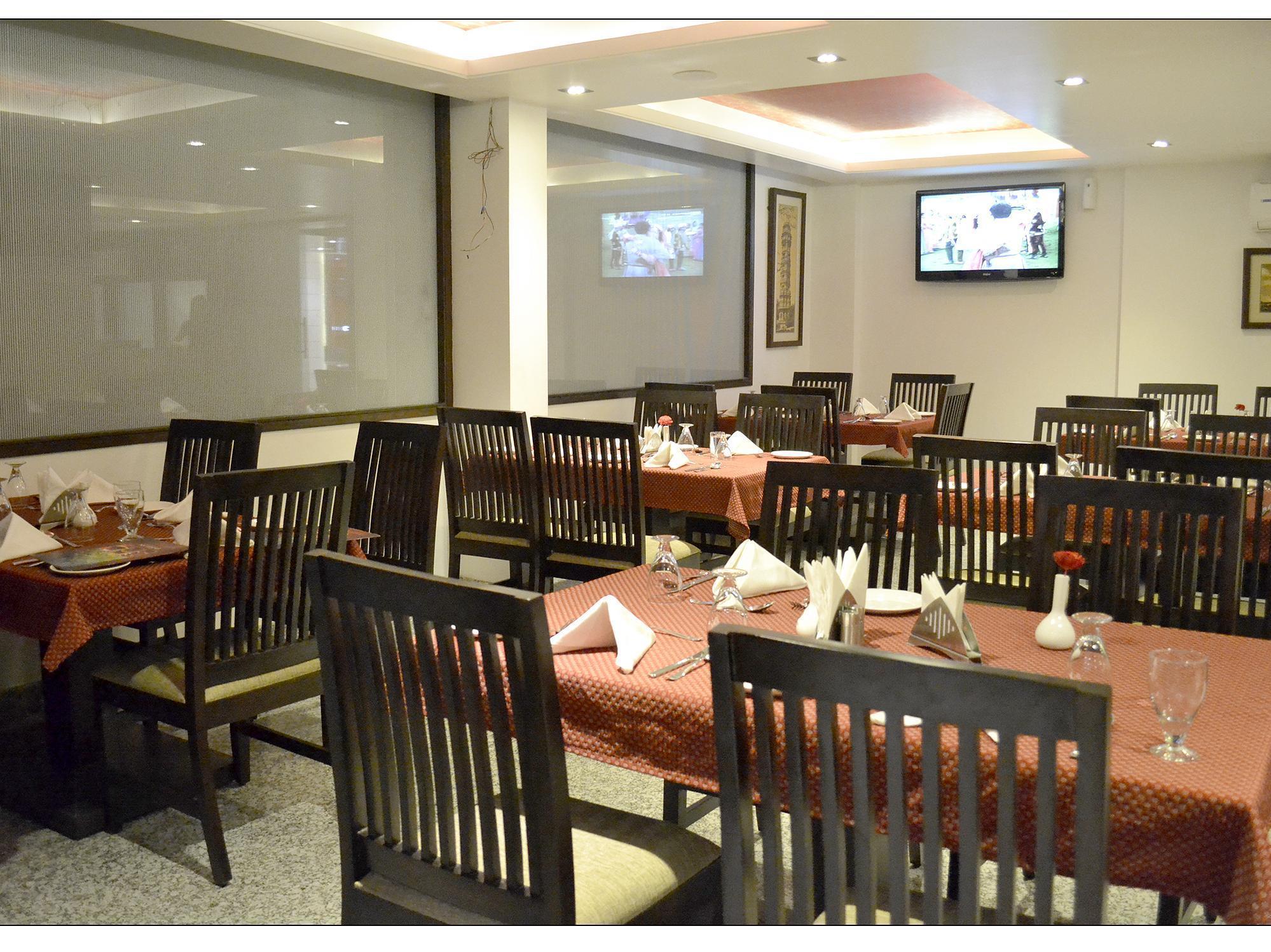 Raya Hotel 3*