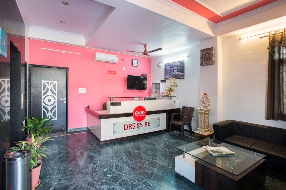 Oyo World Trade Park Hotel 3*
