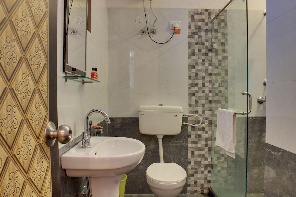 Oyo World Trade Park Hotel 3*