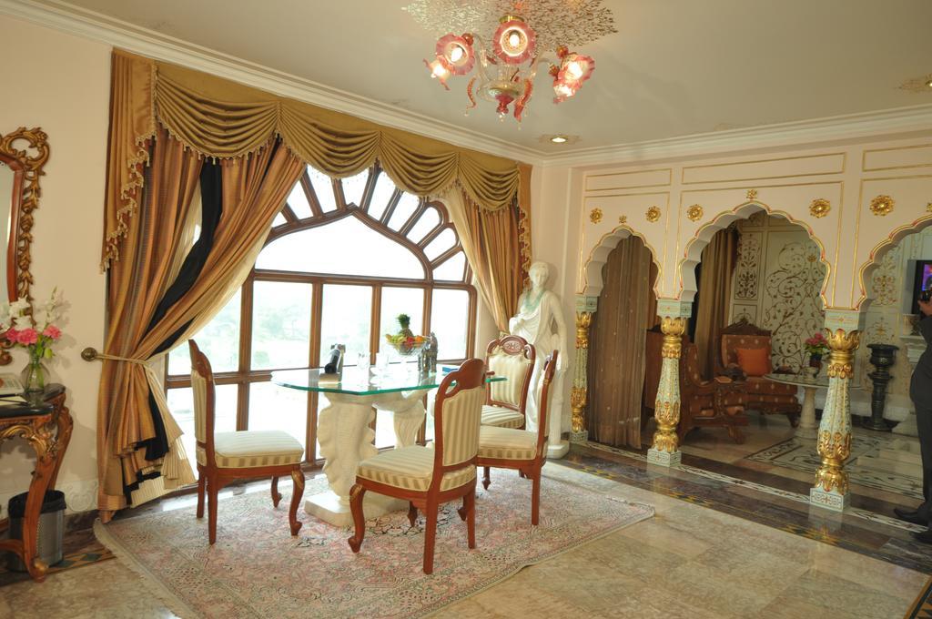 Resort Shiv