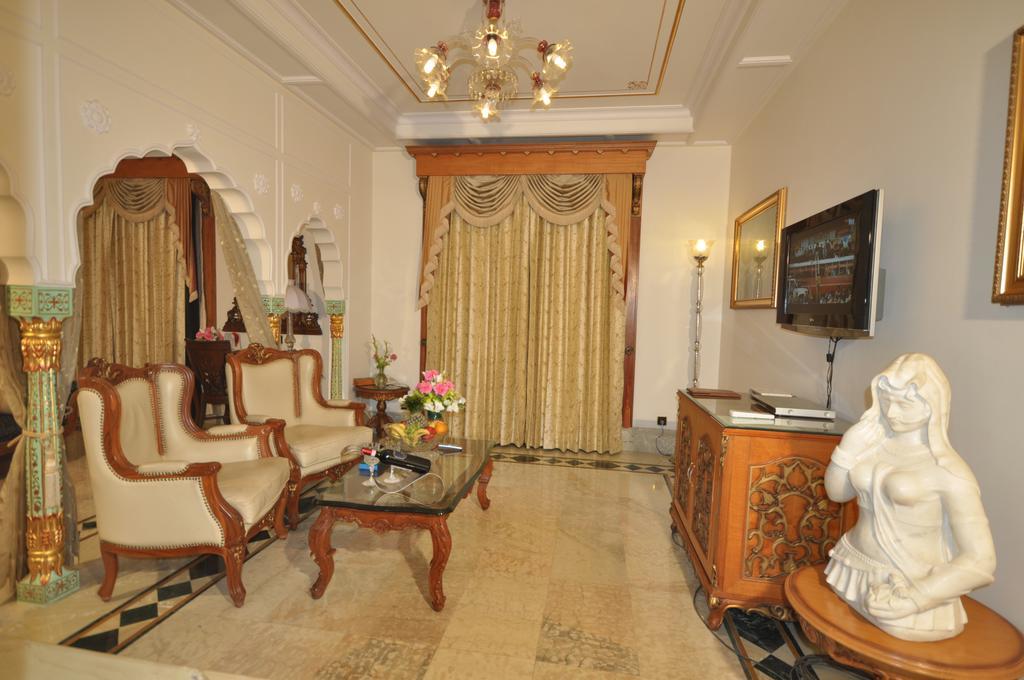 Resort Shiv