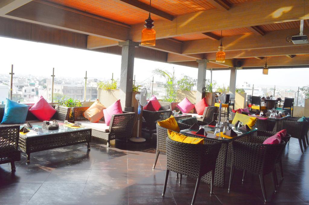 Fabhotel Resolute Gopalpura 3*