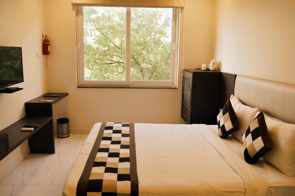 Fabhotel Resolute Gopalpura Hotel