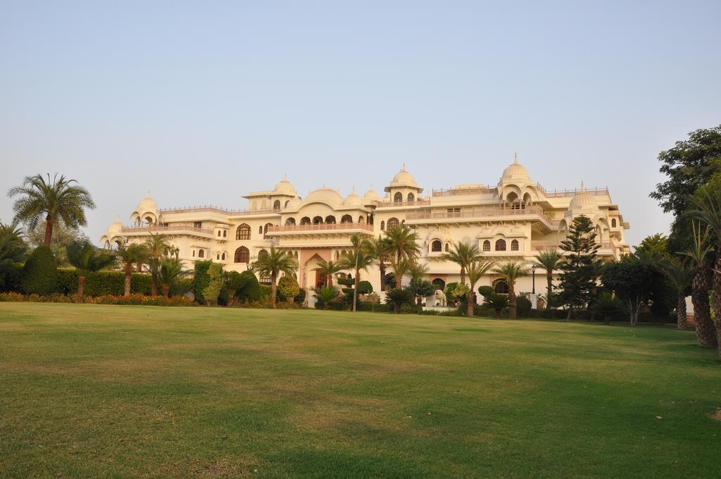 Resort Shiv