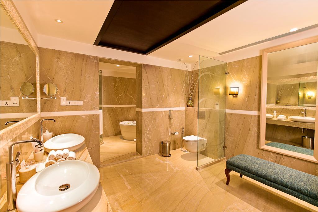 The Lalit 5*