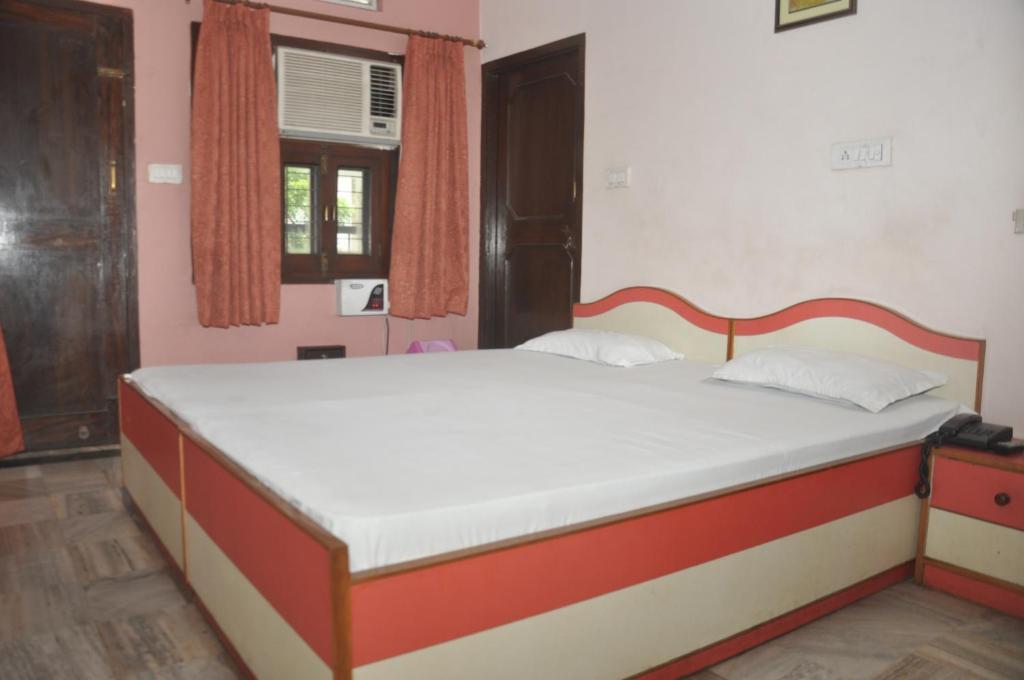 Aapnni Hotel Guest house 3*