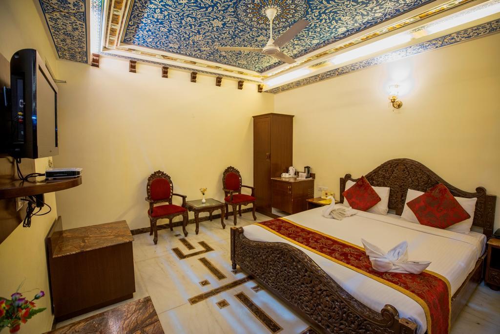 Hotel Nahargarh Haveli-near Train Station Metro 3*