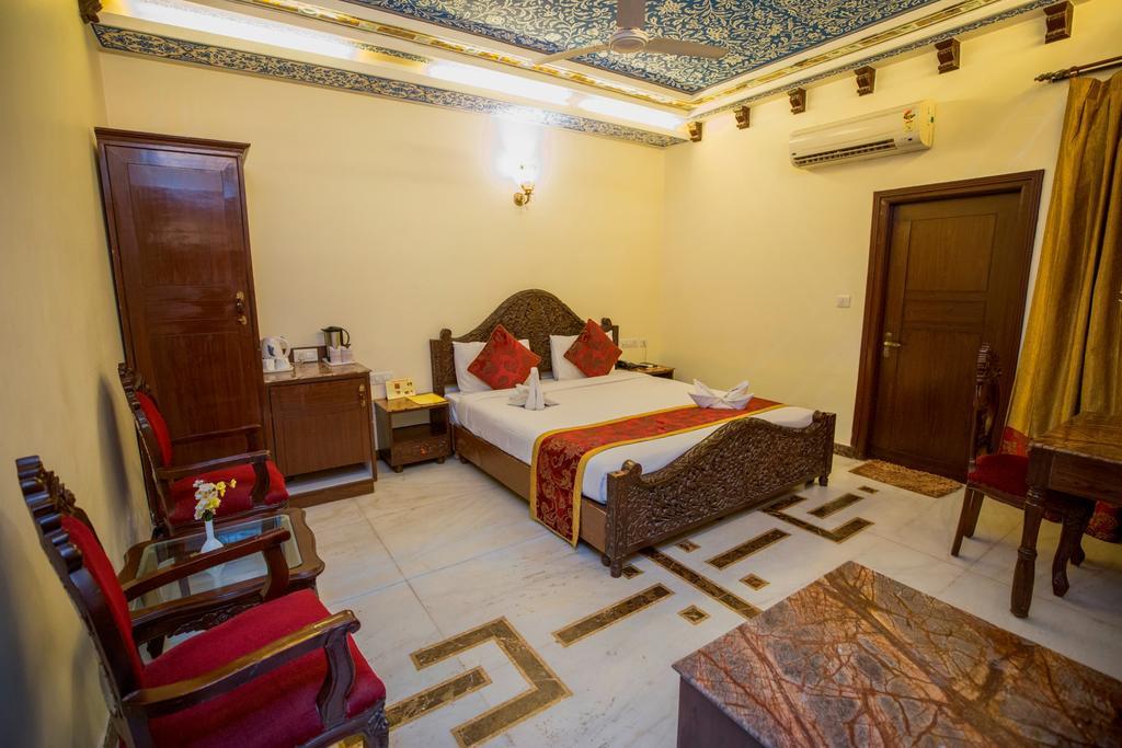 Nahargarh Haveli-near Train Station Metro Hotel 3*