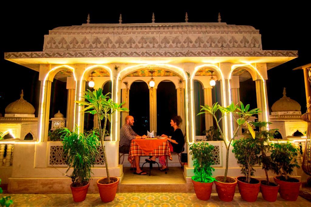 Hotel Nahargarh Haveli-near Train Station Metro 3*