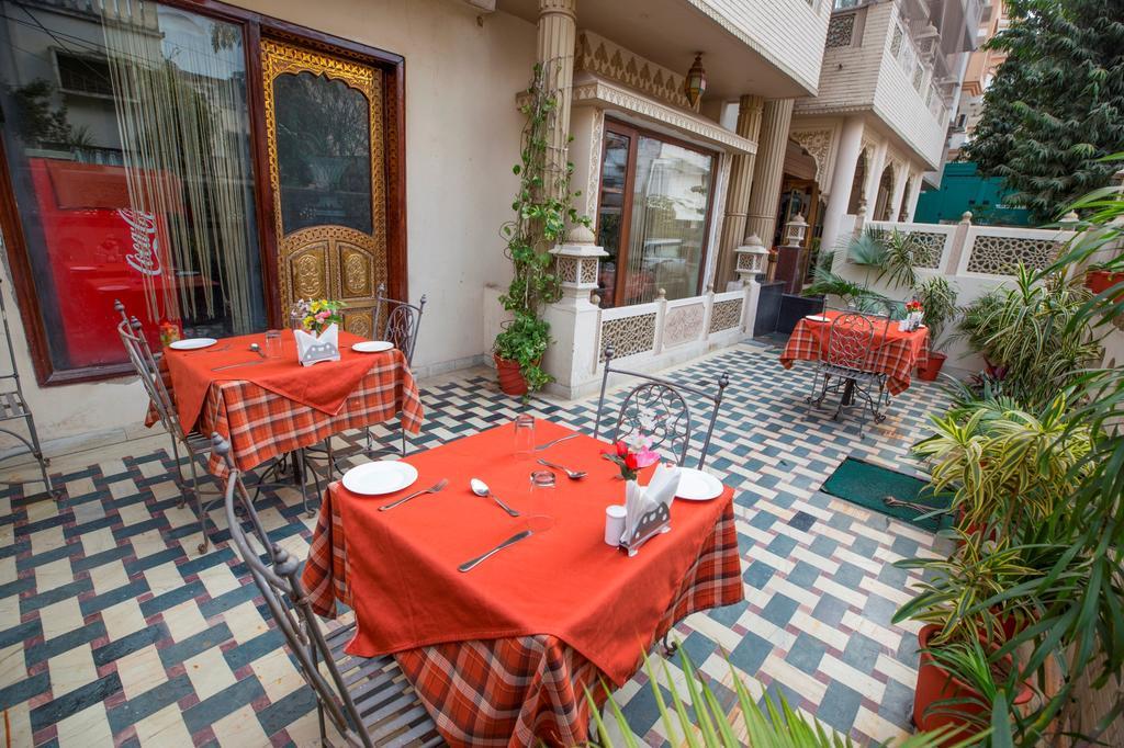 Nahargarh Haveli-near Train Station Metro Hotel 3*