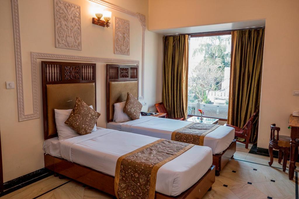 Hotel Nahargarh Haveli-near Train Station Metro