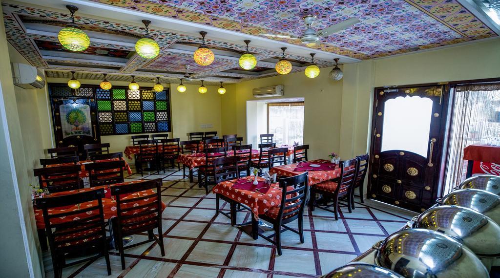 Hotel Nahargarh Haveli-near Train Station Metro 3*