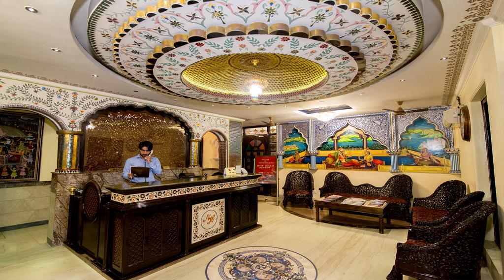 Nahargarh Haveli-near Train Station Metro 3*