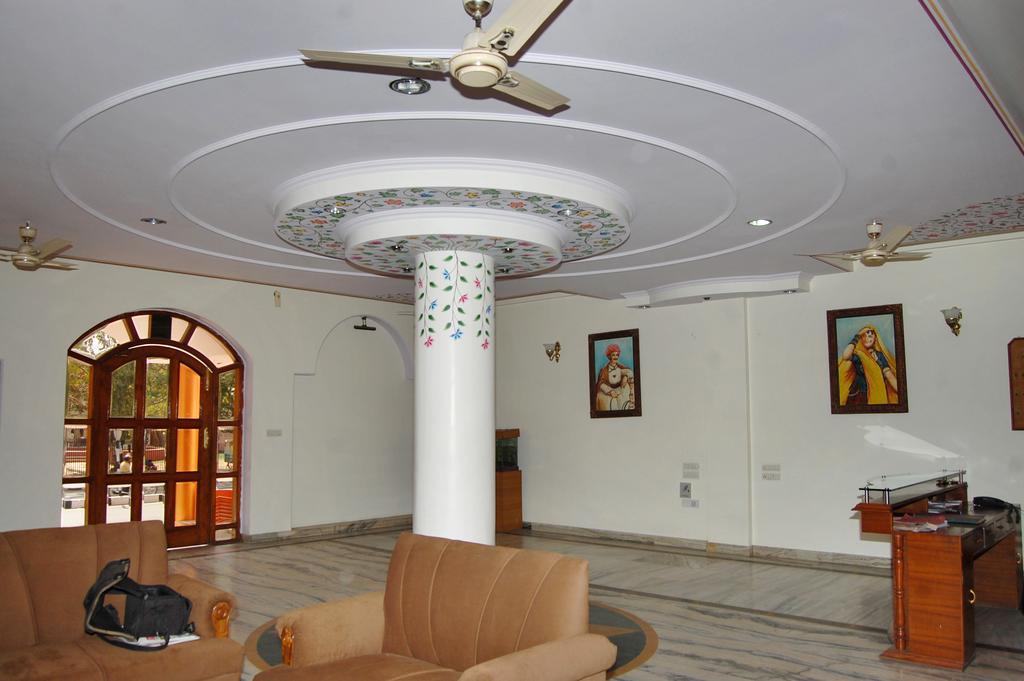 Hotel Madhav Palace