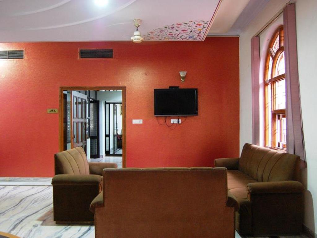 Hotel Madhav Palace
