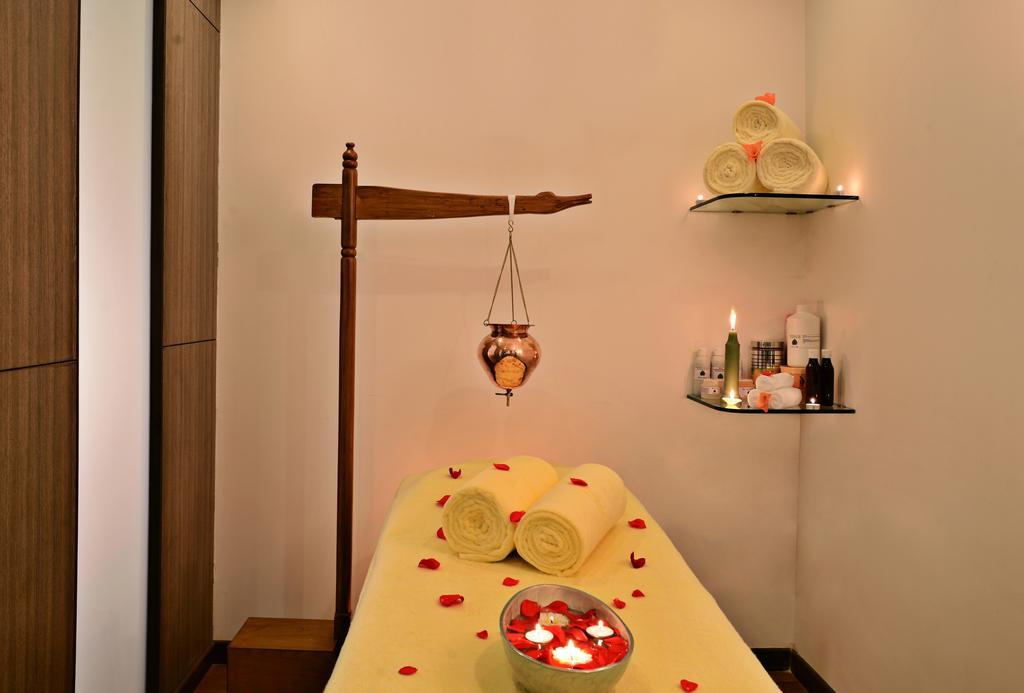 Hotel Leisure Grand Chanakya